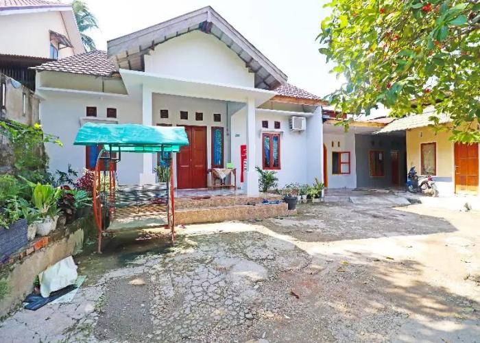 SPOT ON 91222 Kanjeng Mami Homestay Syaria