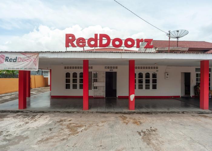 RedDoorz Syariah near Tugu Juang Jambi 3
