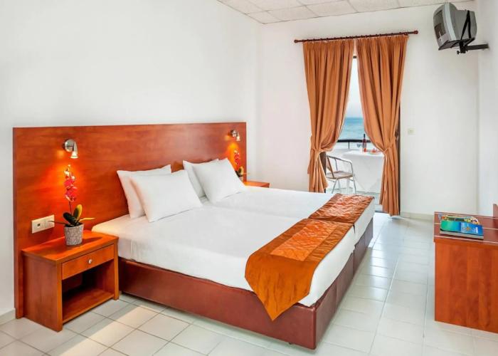Xenios Dolphin Beach Hotel