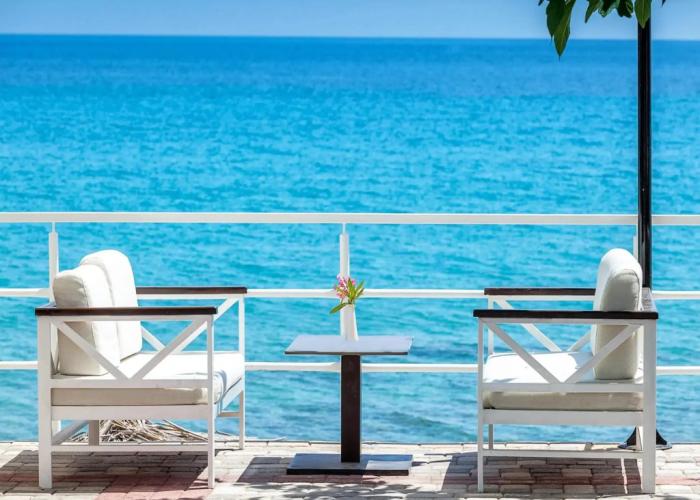 Xenios Dolphin Beach Hotel