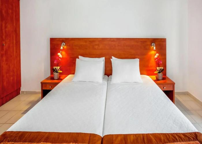 Xenios Dolphin Beach Hotel