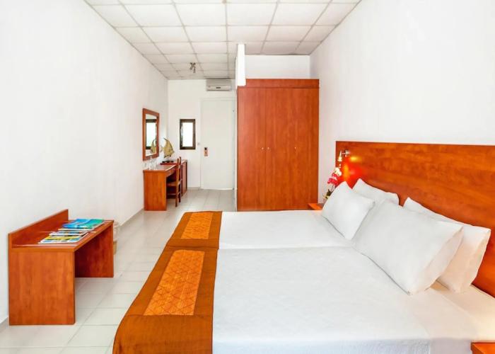 Xenios Dolphin Beach Hotel