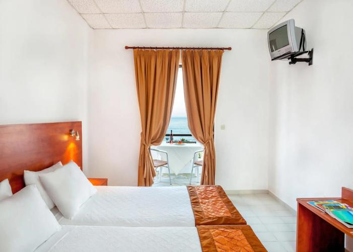 Xenios Dolphin Beach Hotel