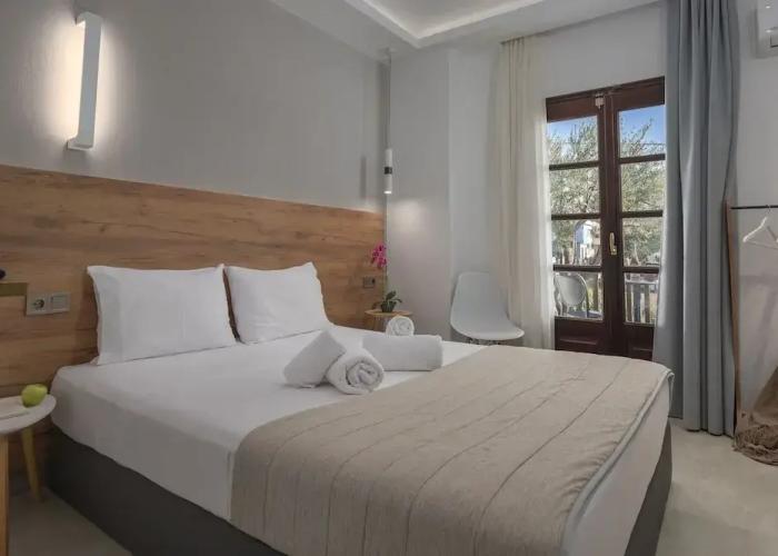 Eleon Suites & Apartments