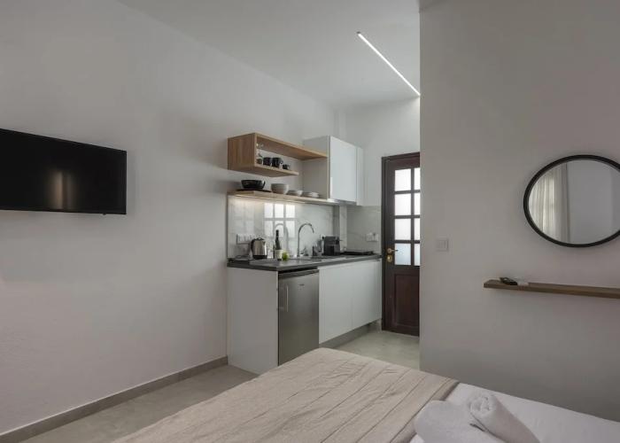 Eleon Suites & Apartments