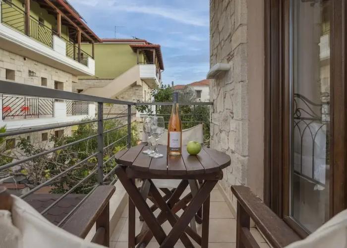 Eleon Suites & Apartments