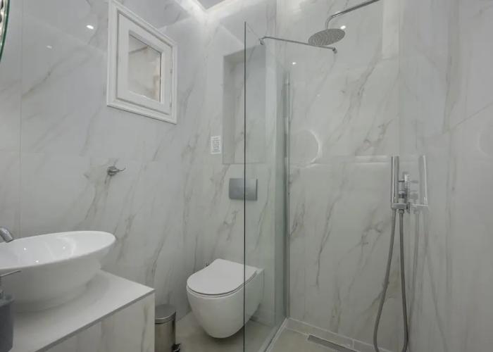 Eleon Suites & Apartments