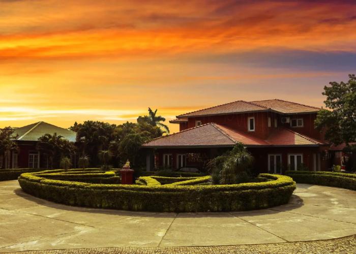 Dreamland Gold Resort
