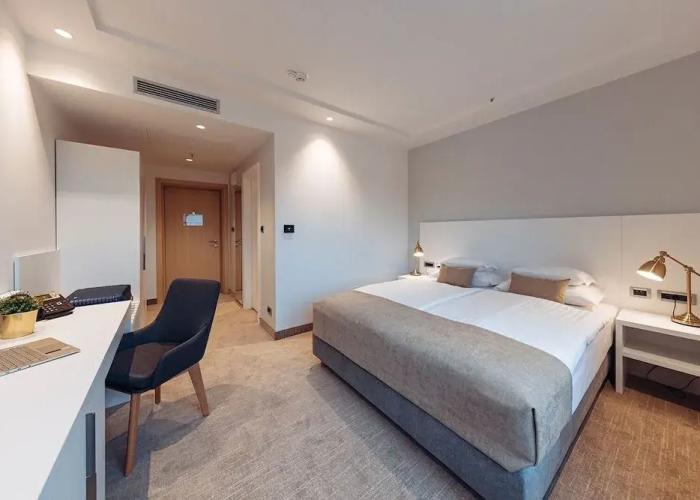 Antunovic Hotel East