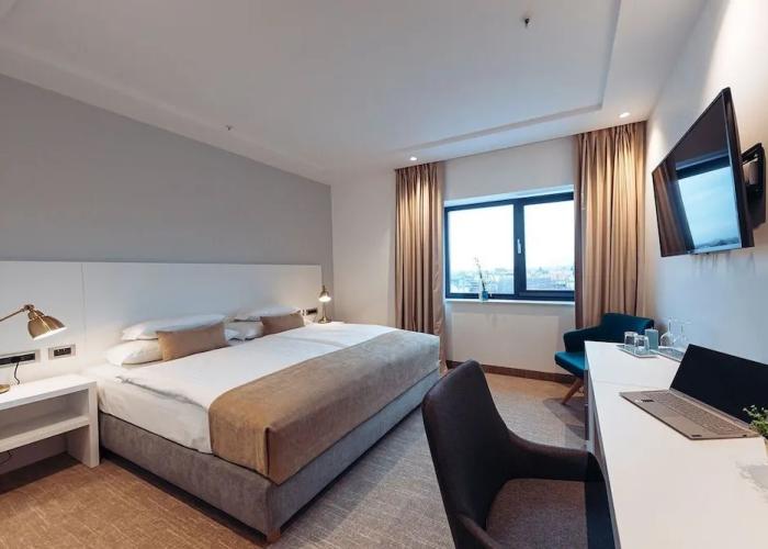 Antunovic Hotel East