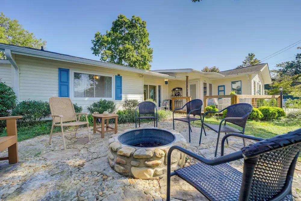 Serene Lake Junaluska Gem: Deck & Mountain Views