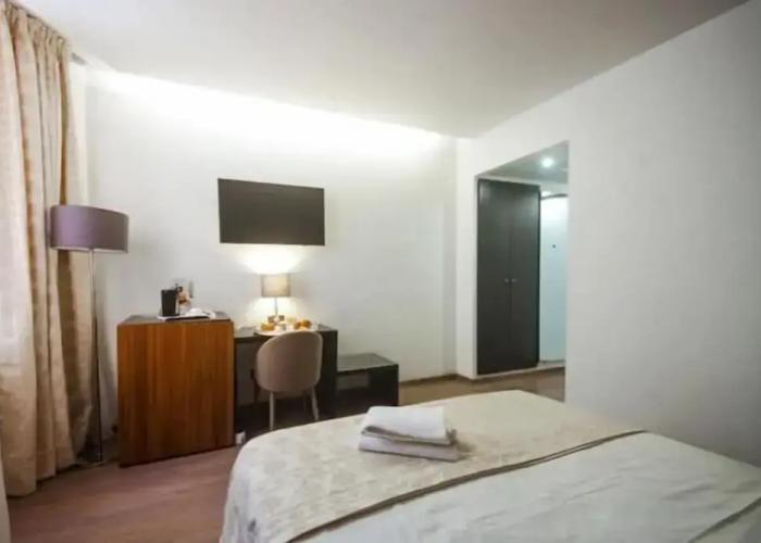 Hotel Nina