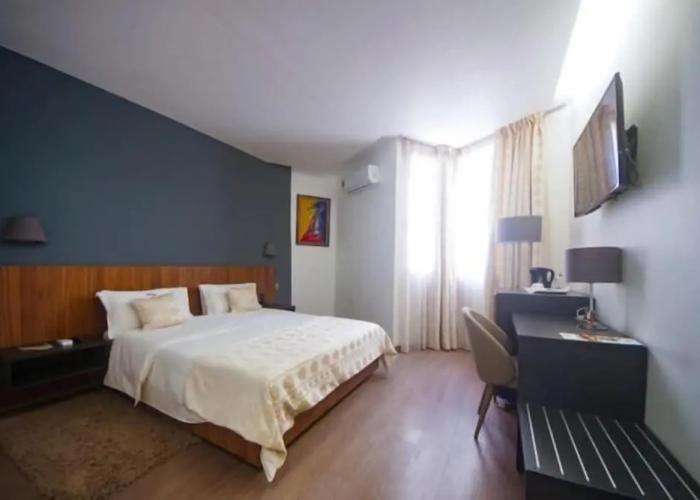 Hotel Nina