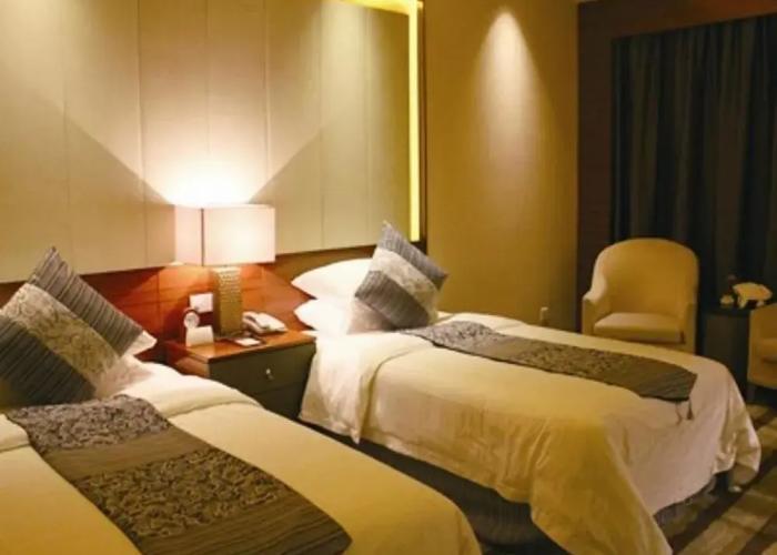 Ruixiang New Century Hotel