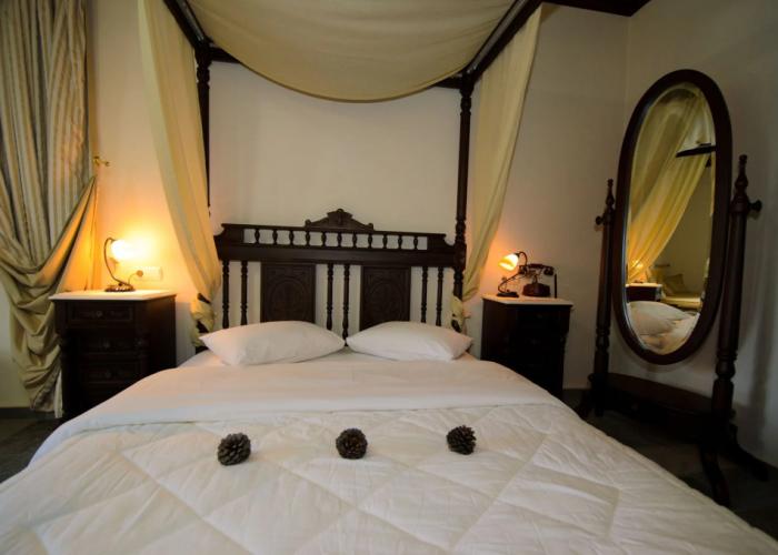 Atrapos Hotel