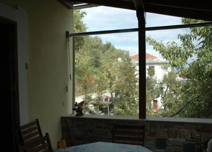 Split-level house in East Pelion