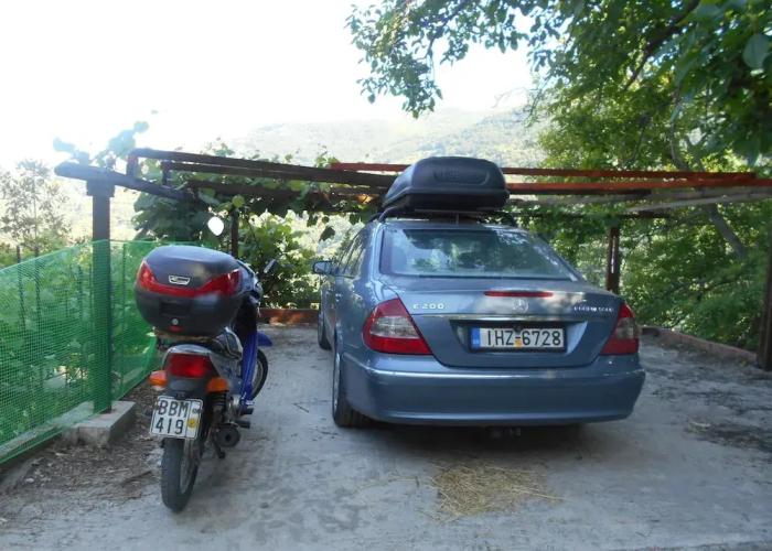 Split-level house in East Pelion