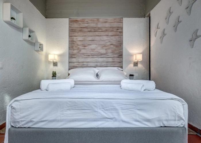 Barbati Luxury House by Cofuescapes