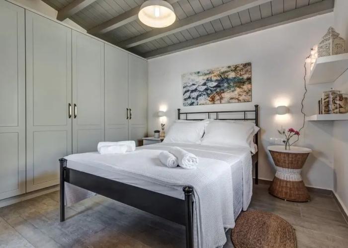 Barbati Luxury House by Cofuescapes