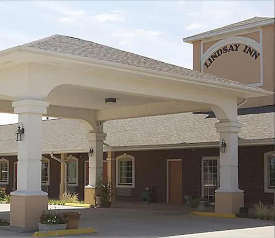 Lindsay Inn