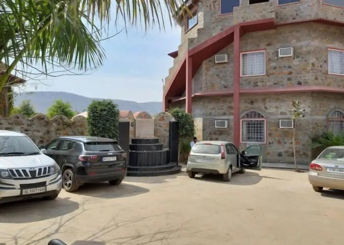 Van Chhavi Resort