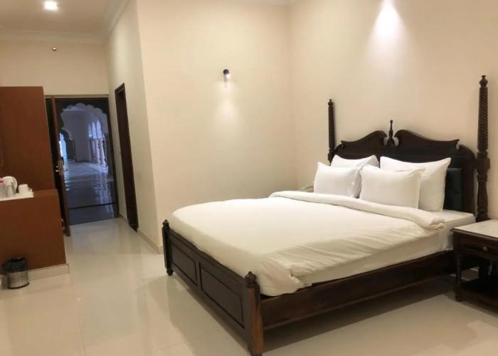 Hotel Raj Bagh Palace