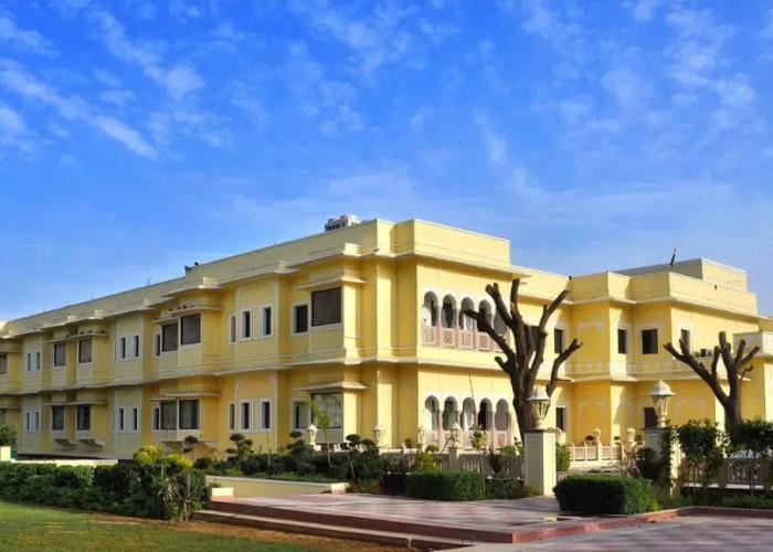 Hotel Raj Bagh Palace