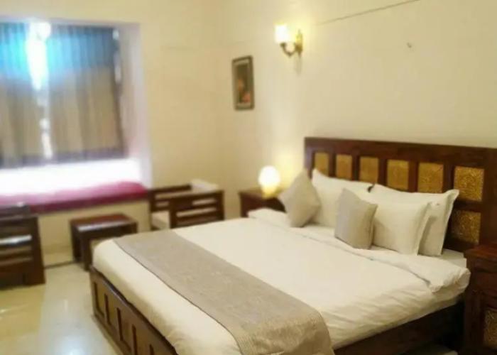 Hotel Raj Bagh Palace
