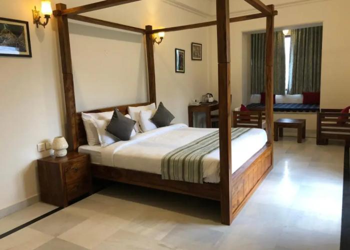 Hotel Raj Bagh Palace