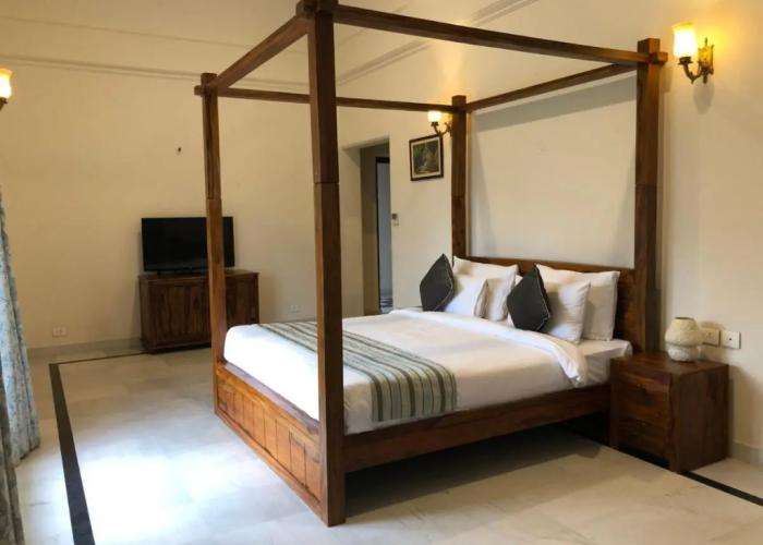 Hotel Raj Bagh Palace