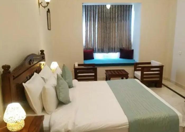 Hotel Raj Bagh Palace