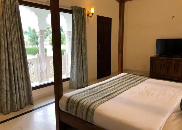 Hotel Raj Bagh Palace