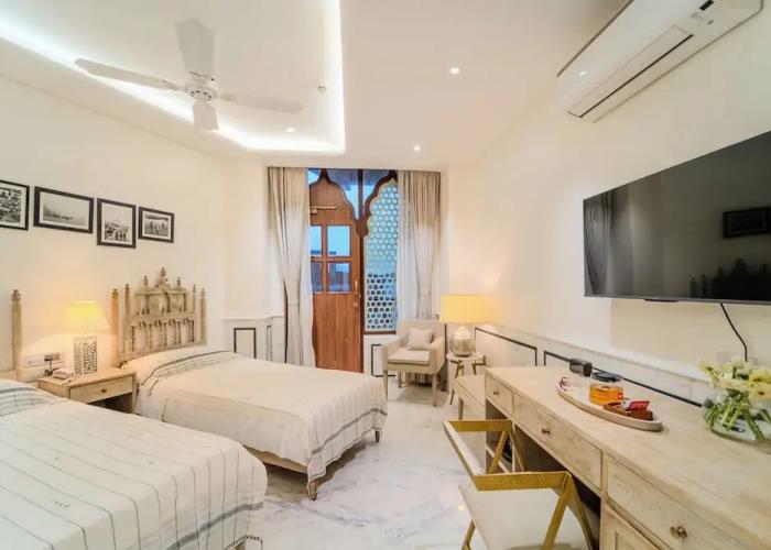 Artisav House
