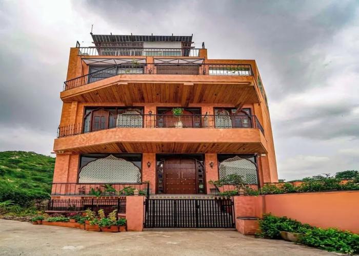 Artisav House