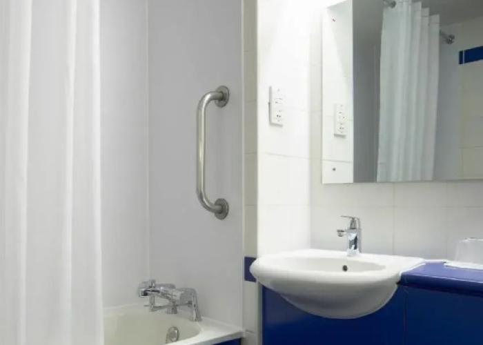 Travelodge Alton Four Marks