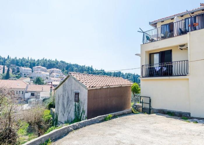 Apartments & Rooms Mihajica