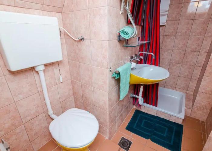 Apartments & Rooms Mihajica
