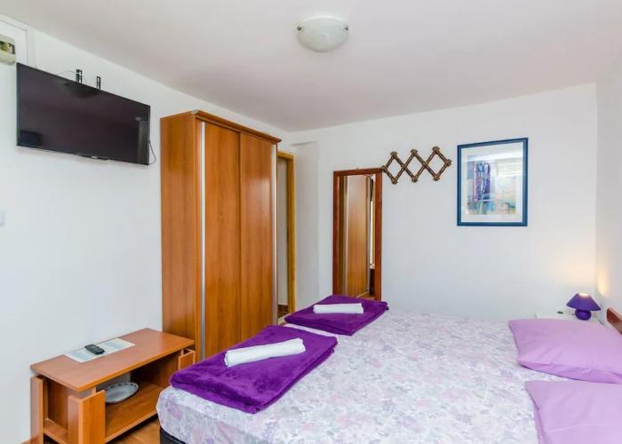 Apartments & Rooms Mihajica