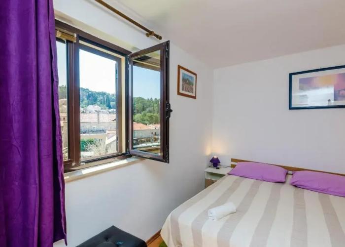 Apartments & Rooms Mihajica