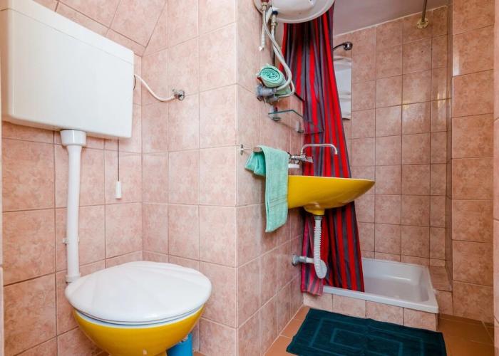 Apartments & Rooms Mihajica