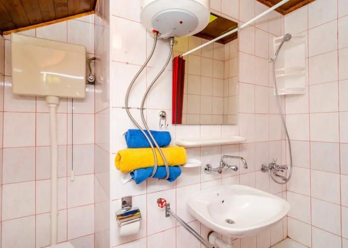 Apartments & Rooms Mihajica