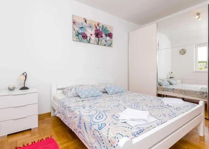 Ana Apartment - One Bedroom Apartment With Balcony