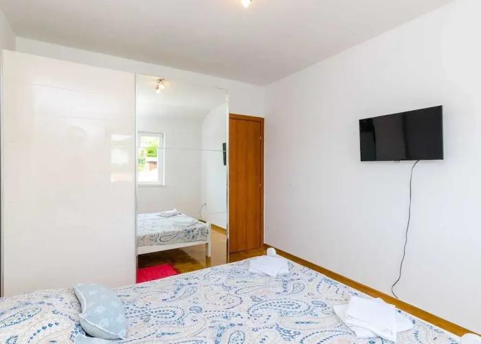 Ana Apartment - One Bedroom Apartment With Balcony
