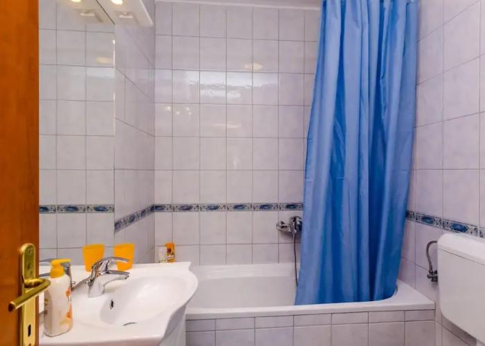 Ana Apartment - One Bedroom Apartment With Balcony