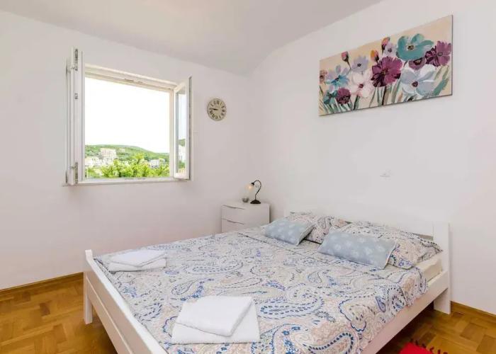 Ana Apartment - One Bedroom Apartment With Balcony