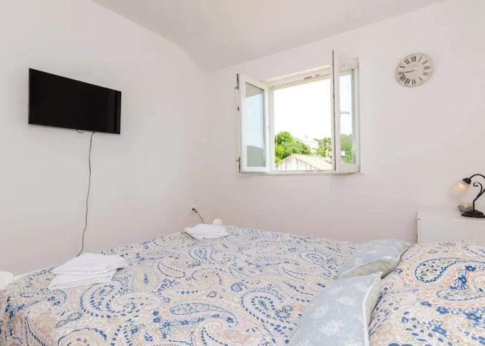 Ana Apartment - One Bedroom Apartment With Balcony