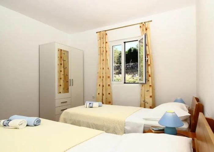 Apartments Dubreta
