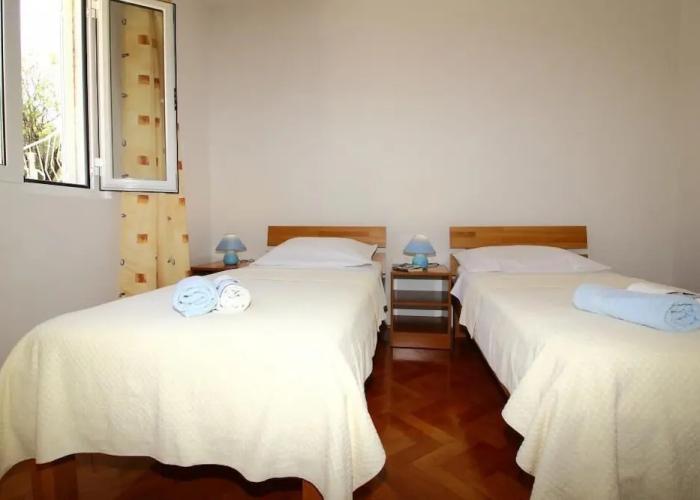 Apartments Dubreta