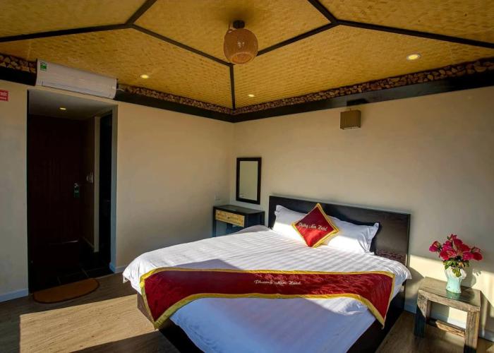 Phuong Nam Mountain View Hotel