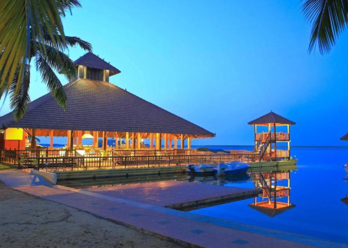 Estuary Sarovar Premiere , Poovar Island